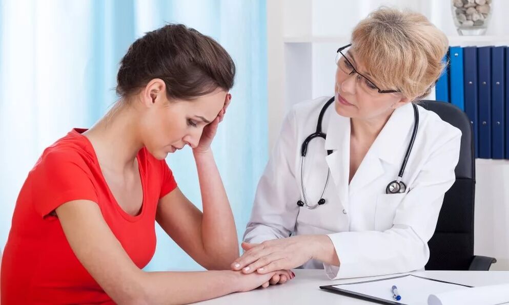 Un examen rapide par un médecin aidera à éviter le développement de la cystite chez les femmes